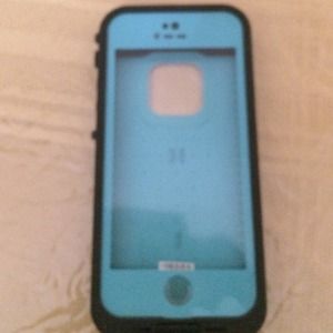 IPhone 5S and 5. It is a lifeproof case.