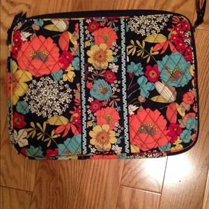 **reduced! Like new Vera Bradley Macbook 13" case