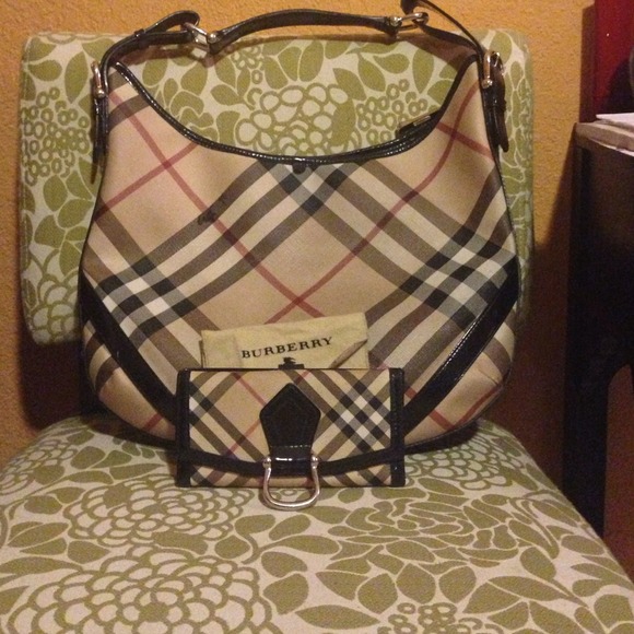 Authentic Burberry Purse only
