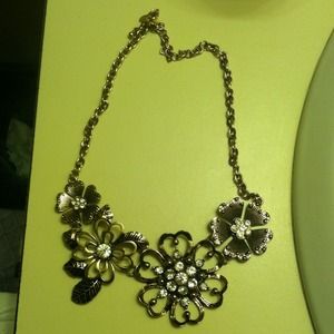 New gold flower necklace
