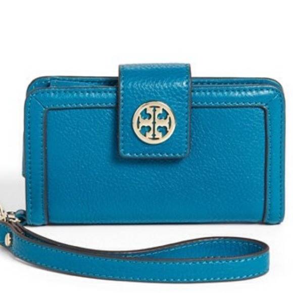 SOLD- Tory Burch Amanda Smartphone Wallet