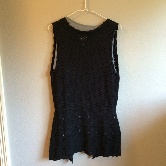 ❌BUNDLED❌ Crocheted Vest - Picture 3 of 4