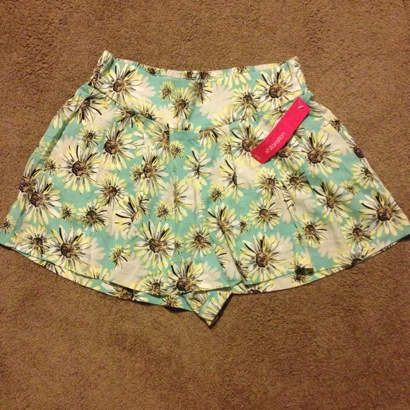 Xhilaration target flowy shorts