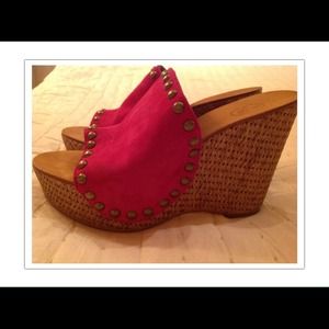 SOLD AT OUTSIDE SALE FUCHSIA LEATHER WEDGES