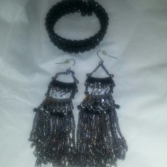 Bundle earrings and bracelet - Picture 1 of 2