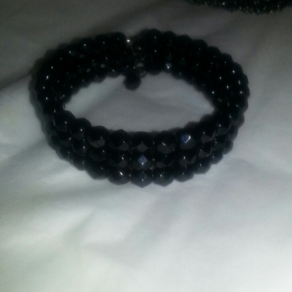 Bundle earrings and bracelet - Picture 2 of 2