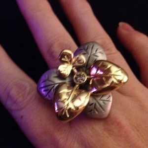 Stretch ring BNWT !!