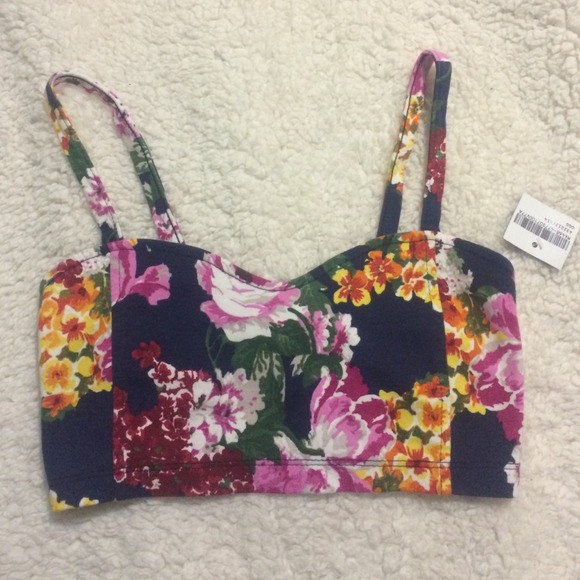 Brandy Melville Floral chiyo top :)