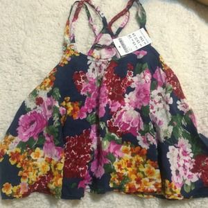 Brandy Melville floral top brand new :)