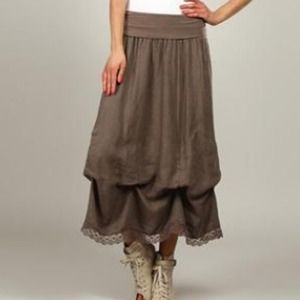 💛 HOST PICK 🎉🎉Skirt LaceTrimming At The Hem NEW