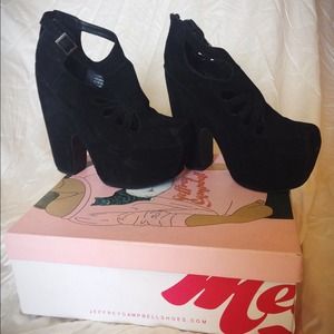 Jeffrey Campbell Cuffed Cutout ✨💕