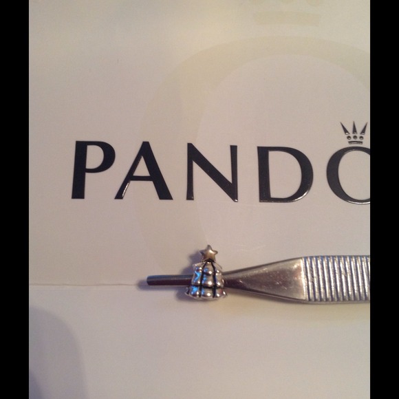 PANDORA CHRISTMAS TREE WITH A. GOLD STAR ON TOP