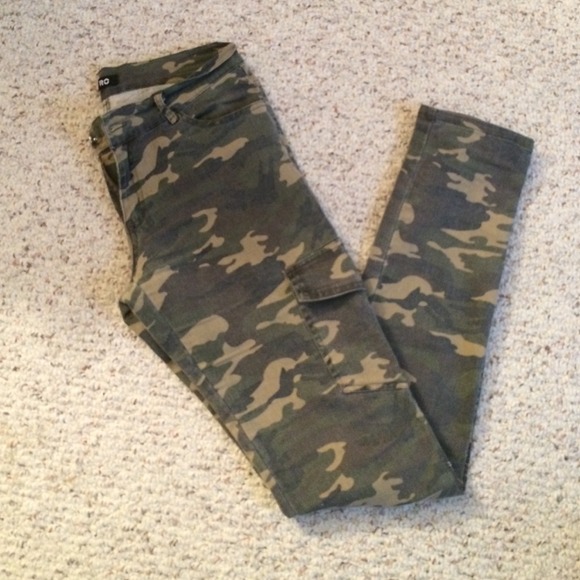 BUNDLE - camo cargo jeans & bubble necklace