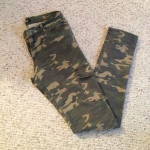 BUNDLE - camo cargo jeans & bubble necklace