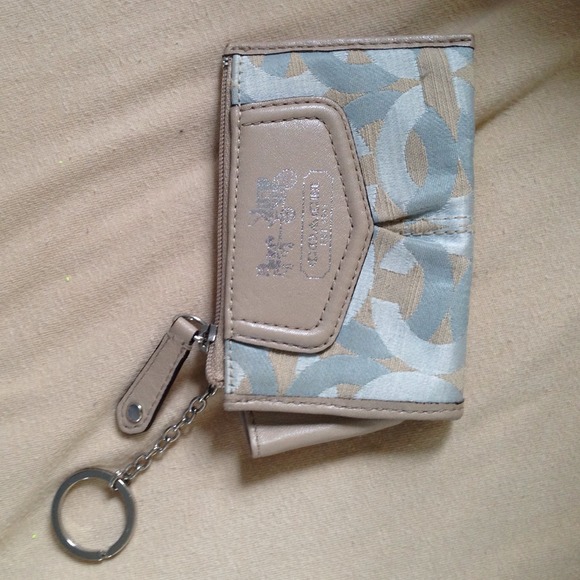 Coast wristlet