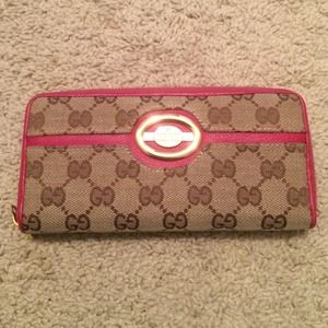 Gucci Inspired Zippered Wallet