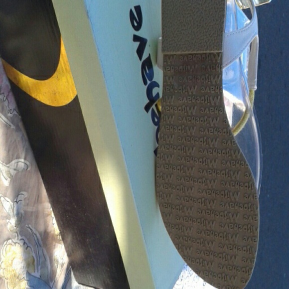 Sandals - Picture 3 of 3