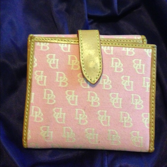 Dooney & Bourke Wallet Authentic - Picture 2 of 4