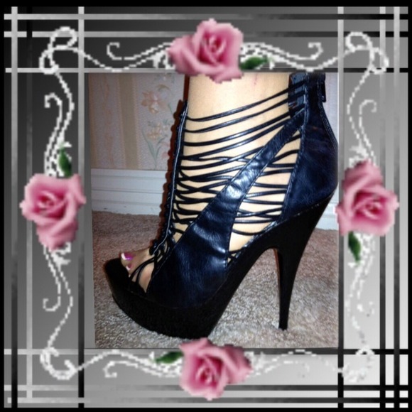 ✨💋HOT! 5" Leather Strappy Heels BNWOT✨ - Picture 3 of 4