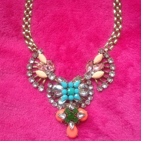 SOLD. !!!!Multi Crystal necklace Collar Hot