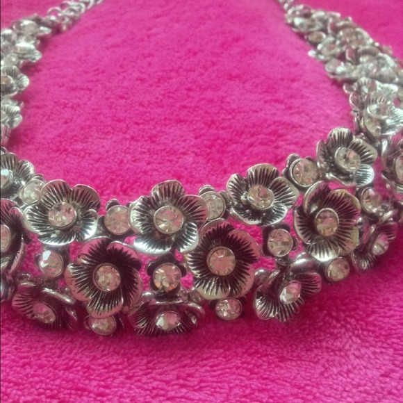 SOLD!!!!!!!Gorgeous Rose Crystal necklace Collar