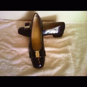 Vintage Navy Ferragamo Patent Flats with bow