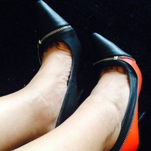 Arden B black/red zippered decor. 🌺