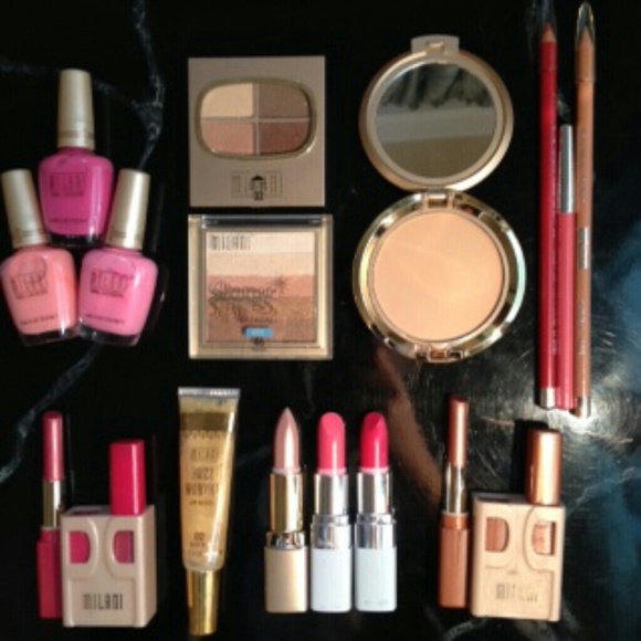 Almay and Milani Accessories - **********17 PIECE COSMETIC SET**********