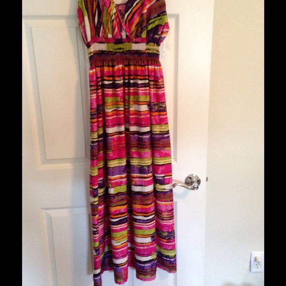 V-neck stripped maxi
