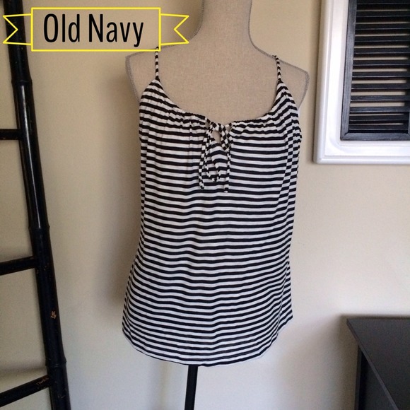 🔴 SOLD 🔴 Old Navy Black & White Tank - XL