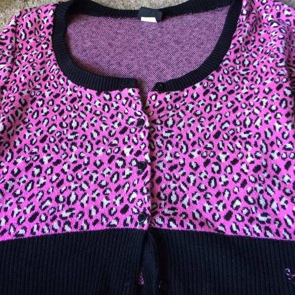 Short sleeve sweater