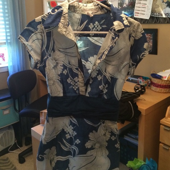 blue flower shirt - Picture 1 of 2