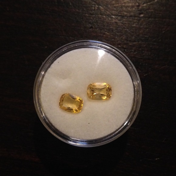 Matching set of citrine stones 2 carats total. - Picture 1 of 2