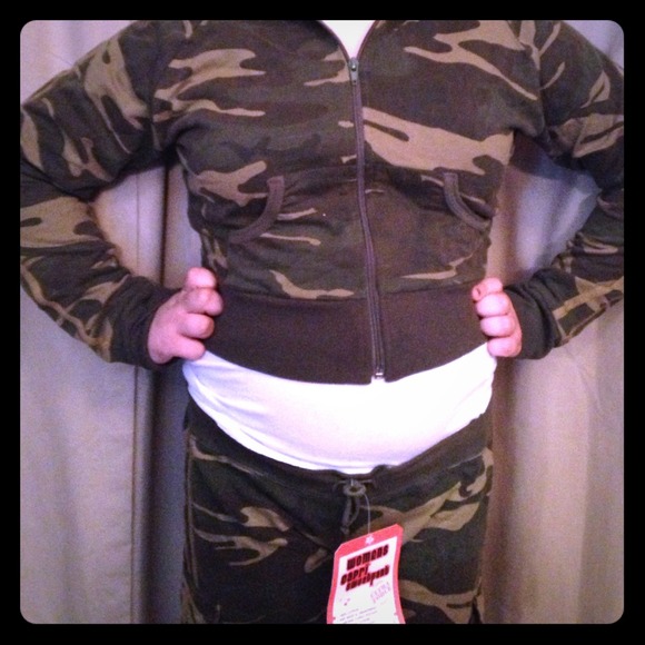 Camo sweatsuit 🚴🔫 BNWT!!!!