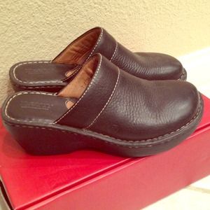 Comfy Born Leather Clogs