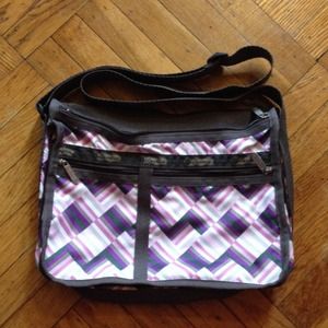 LeSportsac Deluxe Everyday (scuff marks pics 3&4)