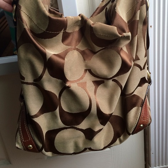 Handbag - Picture 2 of 3