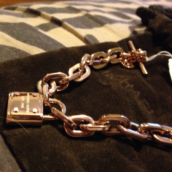Michael Kors new Collection Toggle Bracelet