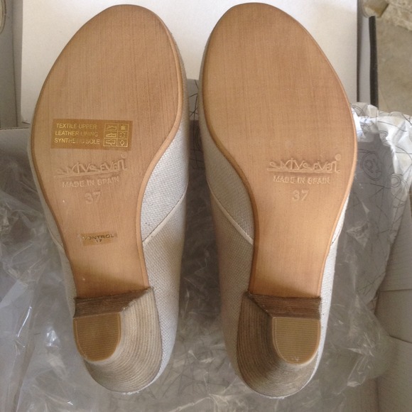 🌻HOLD🌻 Anthropologie Emma Linen Booties - Picture 2 of 4