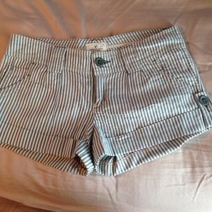 American Eagle seersucker green/white shorts