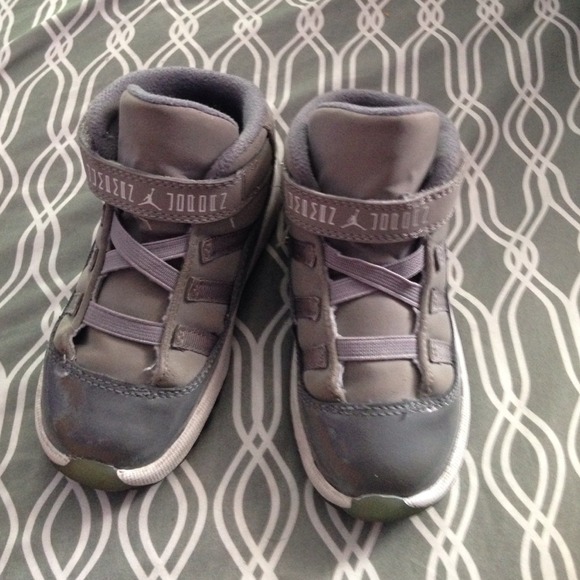 ❤️SOLD❤️Toddler Jordan 11s size 7.5c - Picture 2 of 4