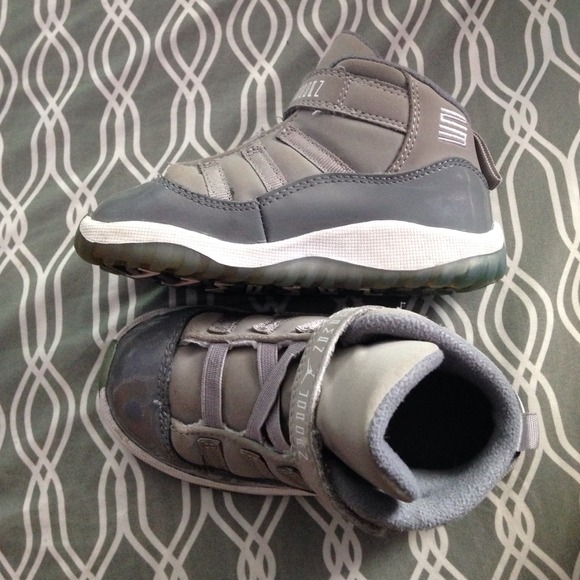 ❤️SOLD❤️Toddler Jordan 11s size 7.5c - Picture 3 of 4