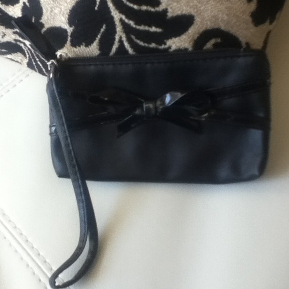 Bow eyeshadow palette with wristlet - Picture 4 of 4