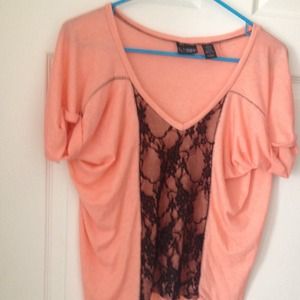 🚫SOLD Small daytrip shirt $15🚫