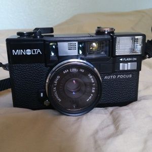 REDUCED Minolta Auto Focus 2 35mm Film Camera