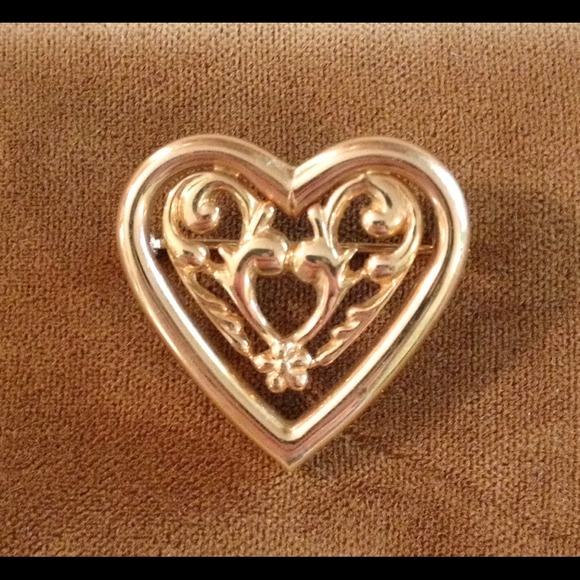 PBD Jewelry - 14k yellow gold heart pin. Hinged pin has safety.