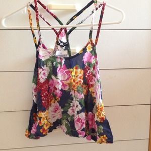 ❌ Traded ❌ Floral cropped tank