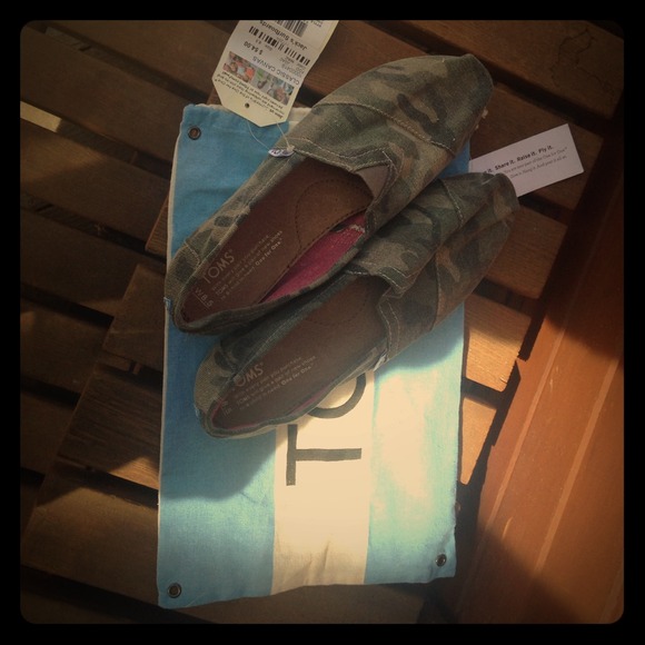 Camo toms