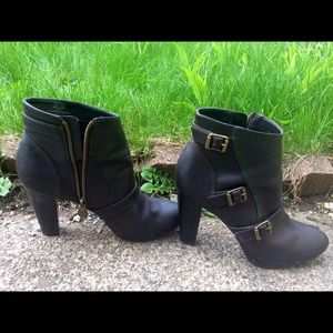 vera wang booties with buckle