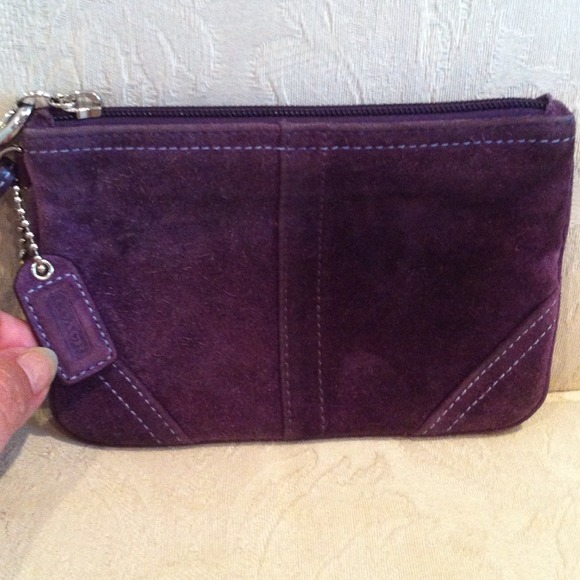 📛SOLD📛Suede purple wristlet